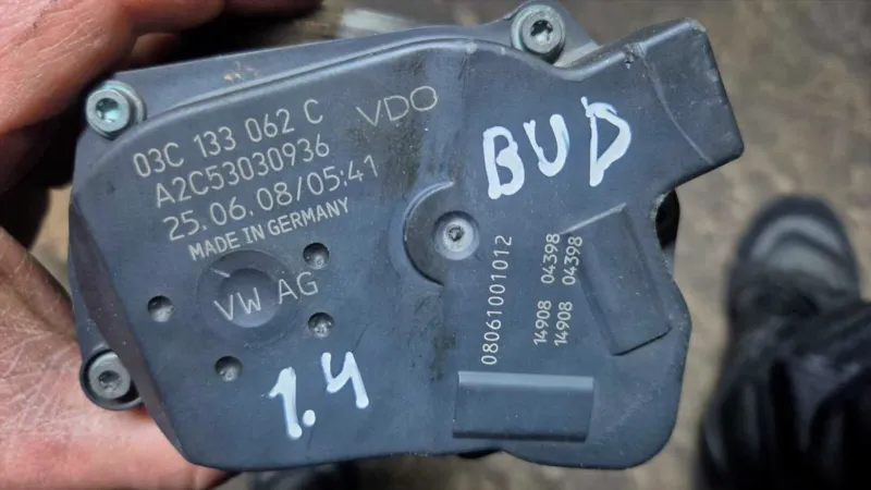 Дроссельная заслонка 1.4 BUD — Skoda Octavia / Fabia / VW Golf 5 / Caddy III