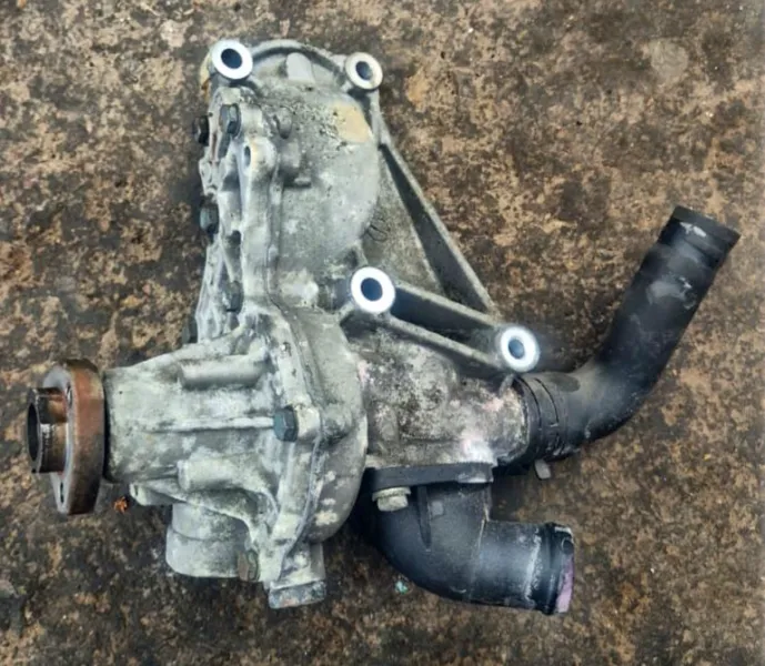 Водяной насос (помпа) Audi A4 B5 или VW Passat B5 1.8 ADR