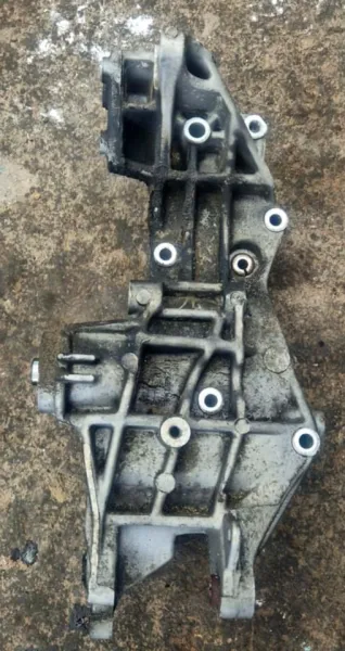 Кронштейн генератора и ГУР Audi A4 B5 или VW Passat B5 1.8 (ADR)
