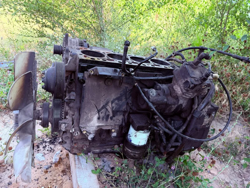 Запчасти от двигателя каминс ISBe4.5